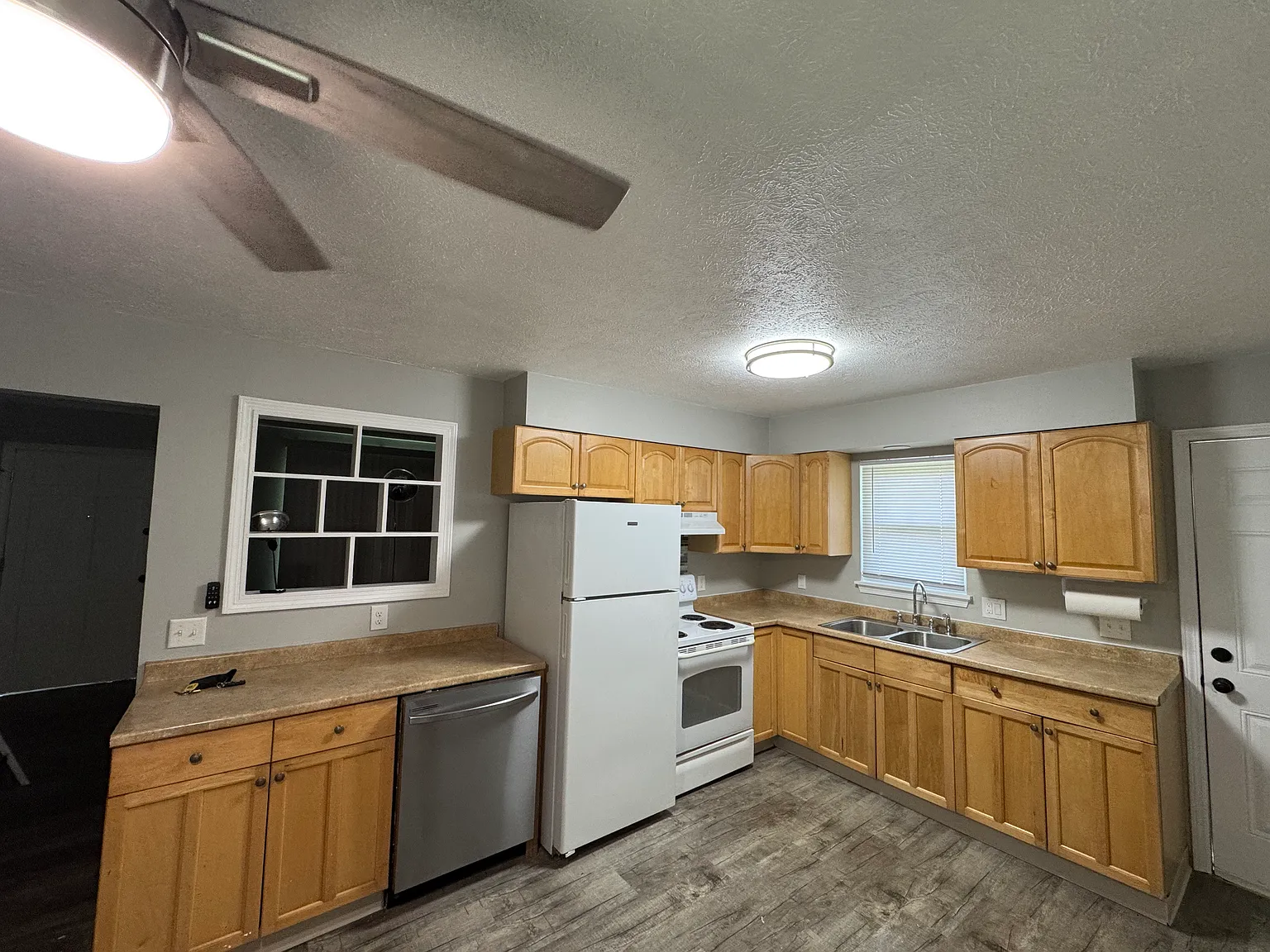 8885 Crawford Ct NE — Photo 2