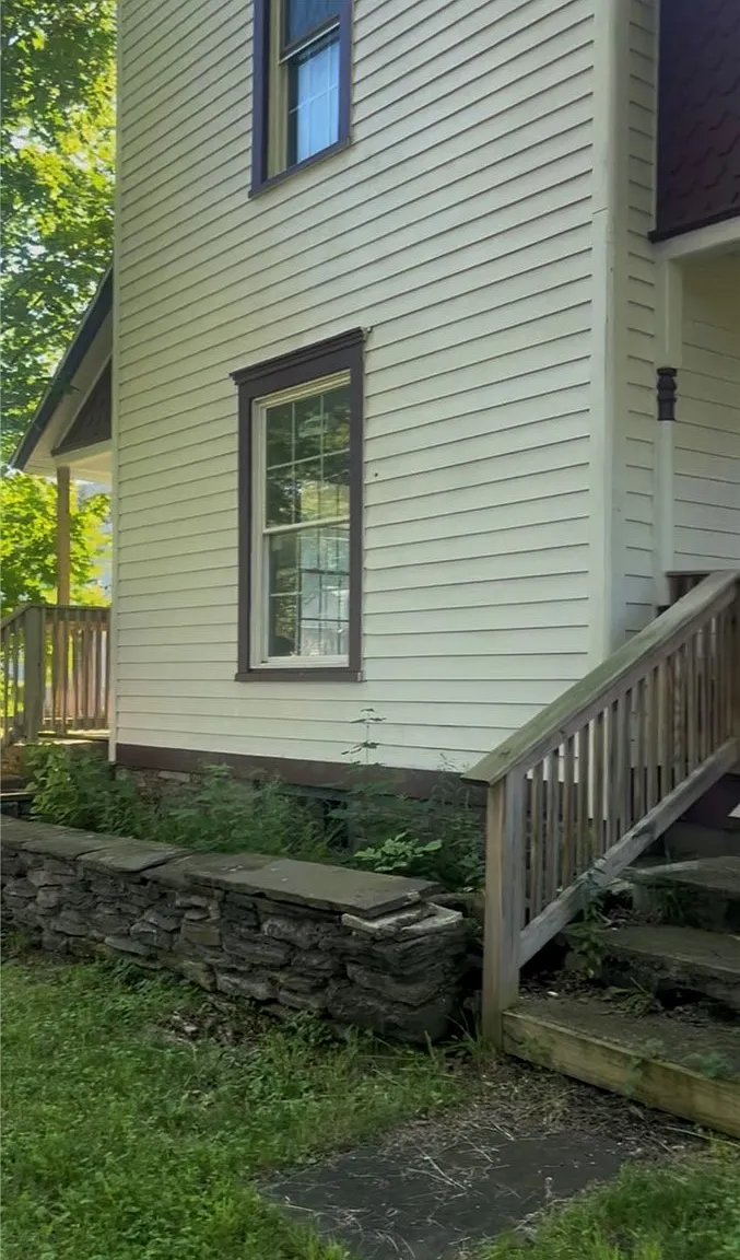 4 bed, 3.0 bath, 2096 sqft, $2,500 — Photo 2