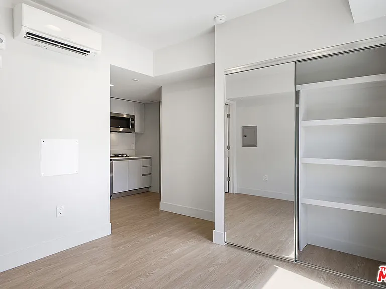11837 Mayfield Ave #106 — Photo 3