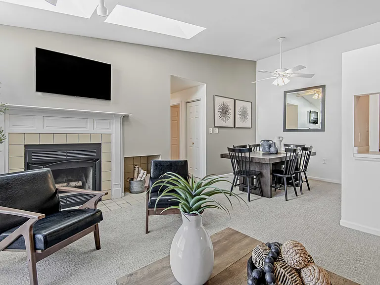 Foxcroft Apartments Living Room