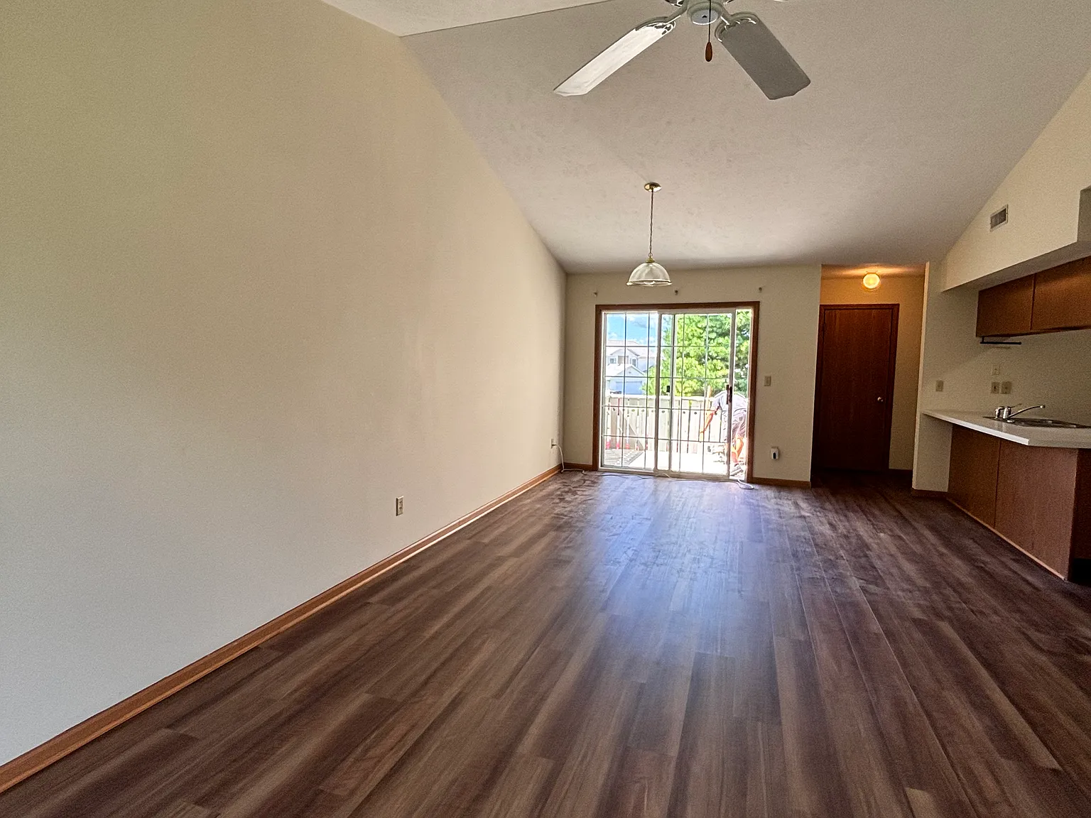 2 bed, 1100 sqft, $1,495 — Photo 3