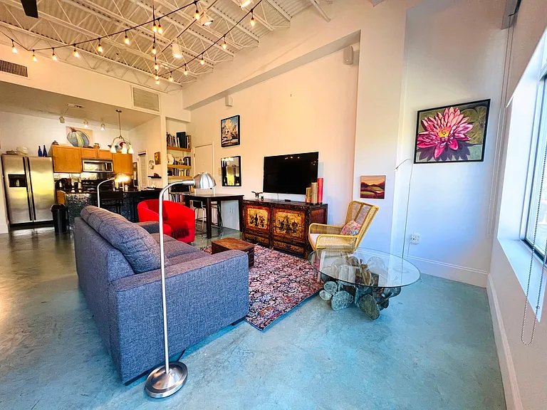 2401 E 6th St #6 — Photo 14