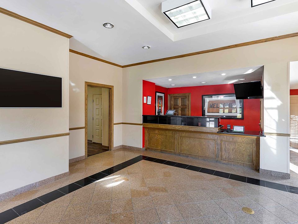 Lobby and Guest Check-in