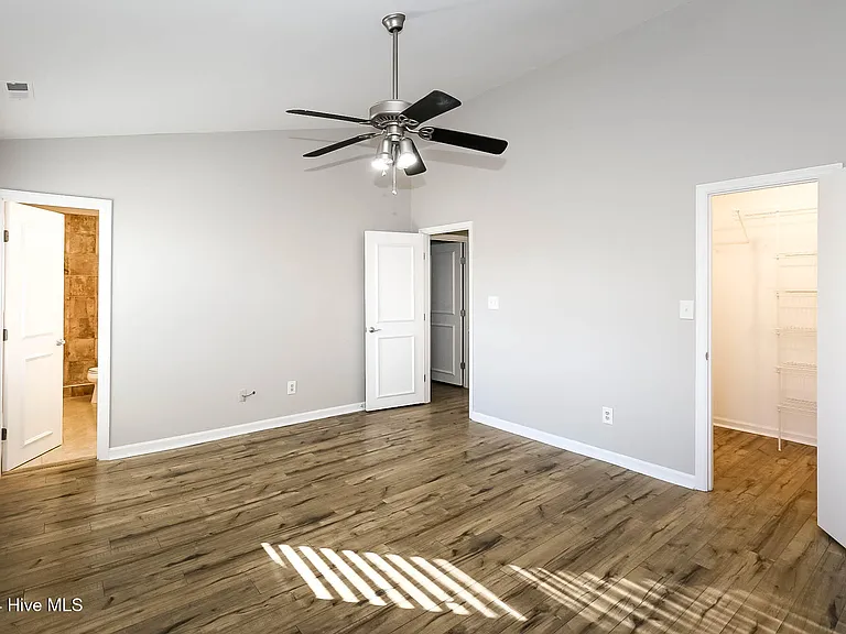 2901 Mandy Ln — Photo 30