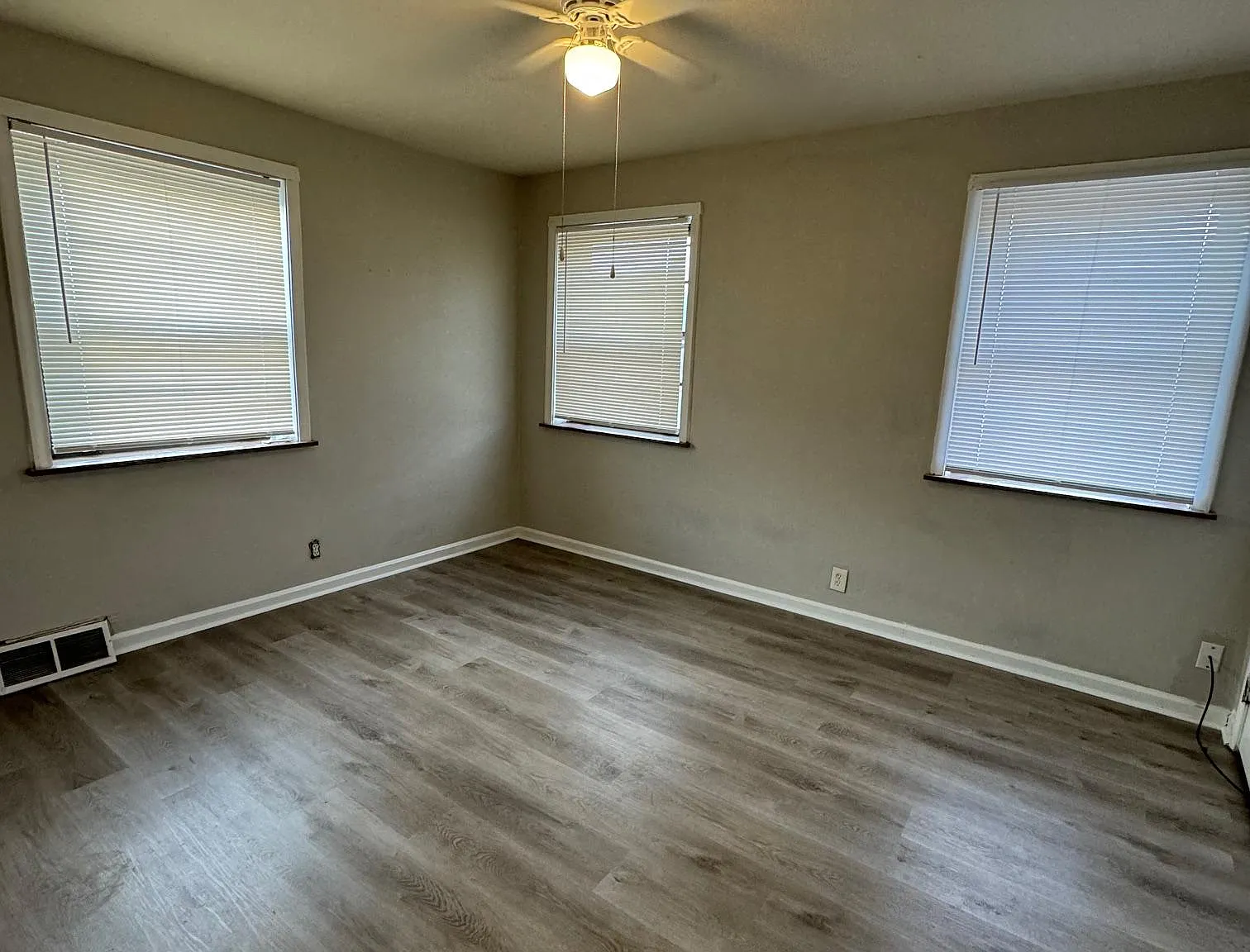 1 bed, $975 — Photo 1
