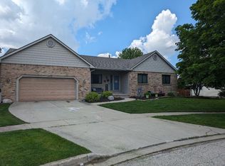 1202 Kenneth Dr, Bloomington, IL