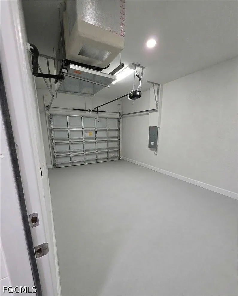 3 bed, 2.0 bath, 1055 sqft, $1,750 — Photo 4