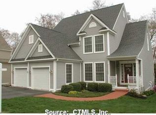 64 Village Ln, Collinsville, CT 06019