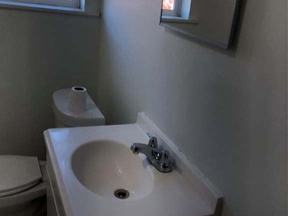 4th image of 712 40th St #B