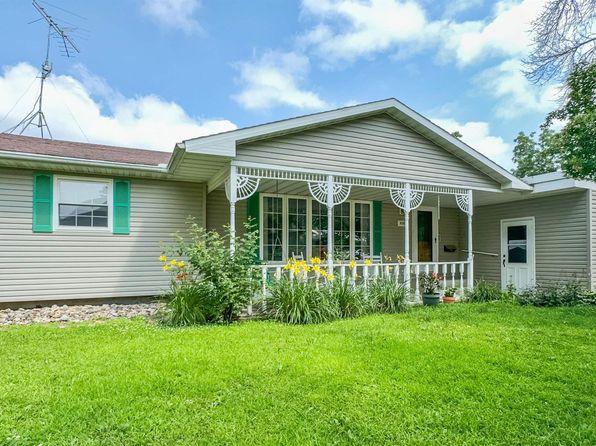 410 10th St SE, Hampton, IA 50441