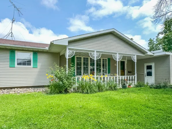 410 10th St SE, Hampton, IA 50441