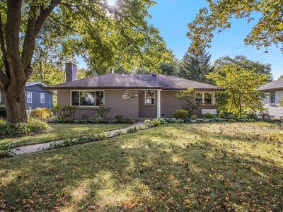 2860 Lake Dr SE, East Grand Rapids, MI, 49506