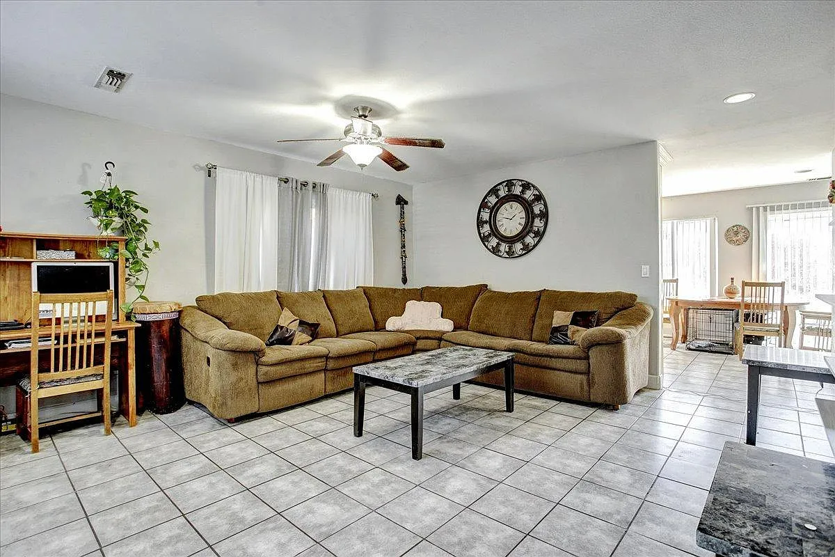 206 De Witt Ct photo 1