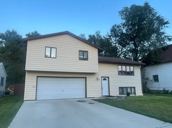 1019 S Aldrich St, Aberdeen, SD 57401