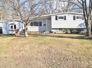 3 Keeley Ave, Warwick, RI 02886