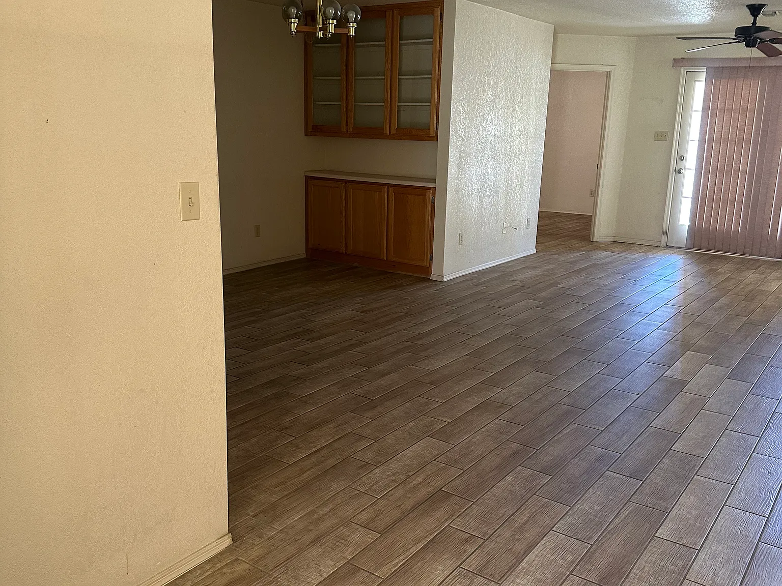 3 bed, 976 sqft, $1,595 — Photo 4