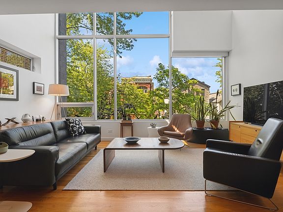 4th image of 1919 W Crystal St APT 201