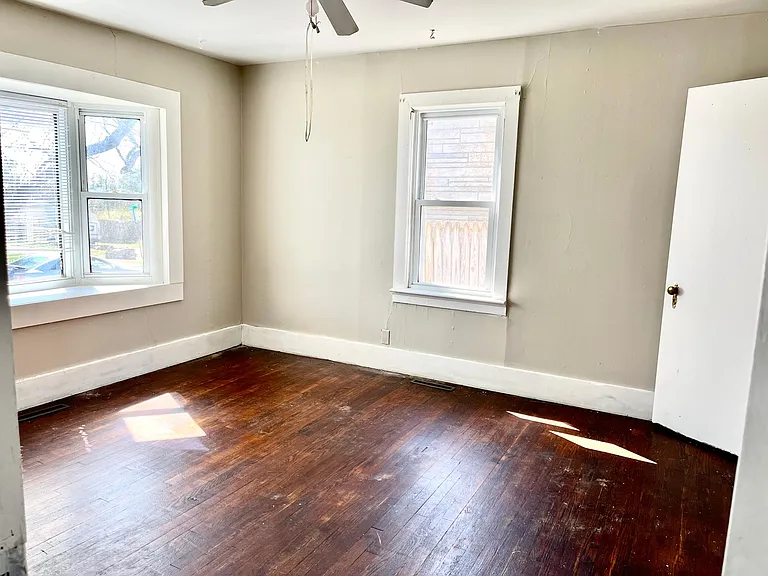 1045 Meadow Ln — Photo 6