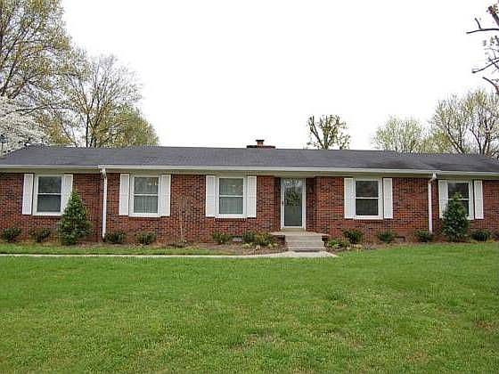 1st image of 135 Oaks Dr
