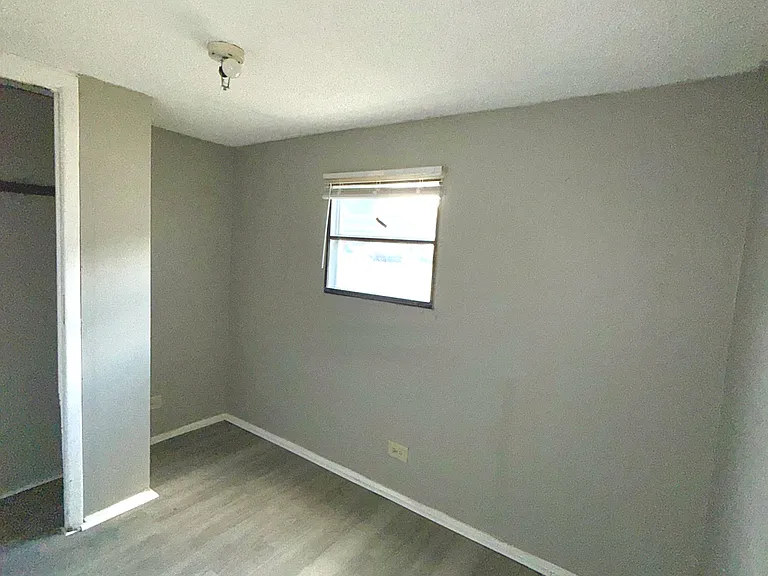 106 Goddard Ln — Photo 4