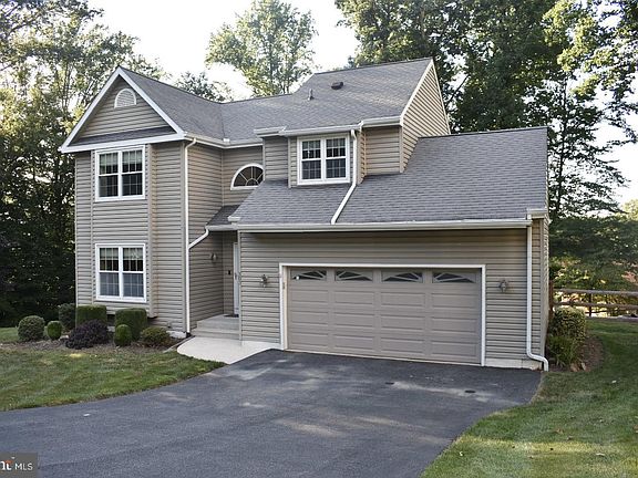 3rd image of 303 Baltusrol Dr