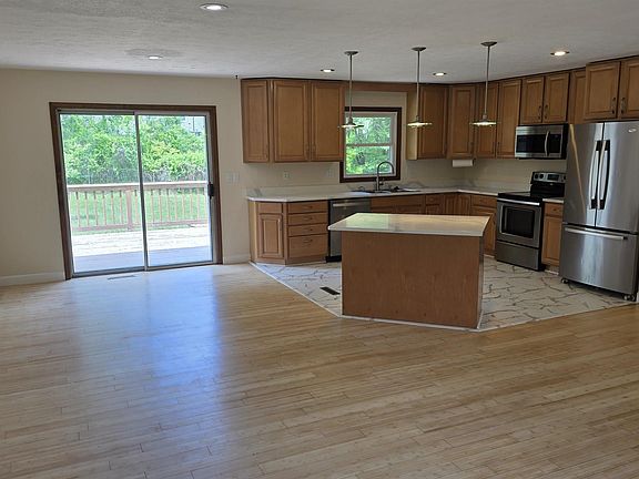 2nd image of 549 N Park Ridge Rd