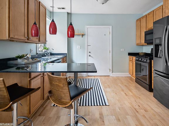 5th image of 7363 N Damen Ave APT 203