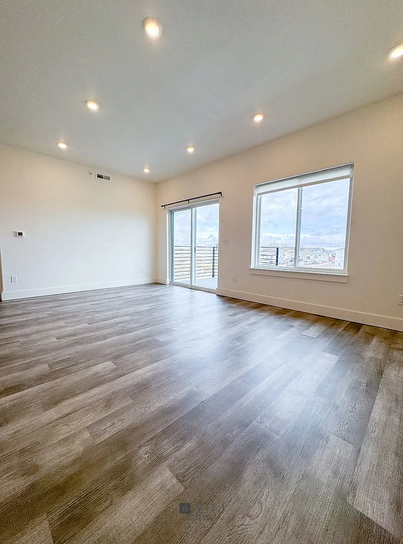 991 Covey Run Rd — Photo 2