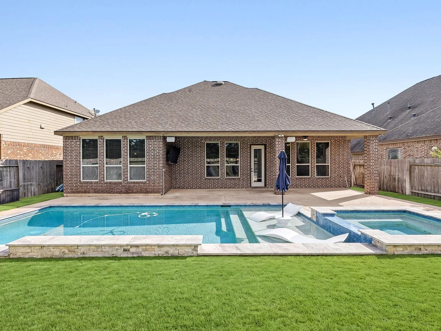 3 bed, 2.5 bath, 2302 sqft, $3,250 — Photo 1