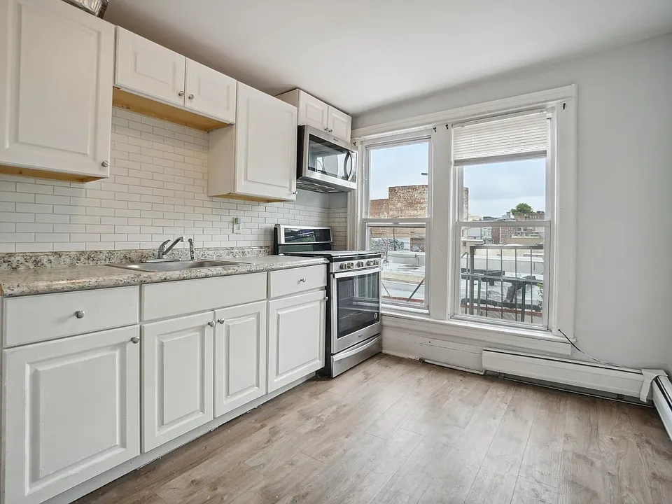 99 Monticello Ave #3