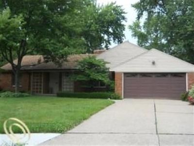 430 Barclay Rd, Grosse Pointe Farms, MI, 48236