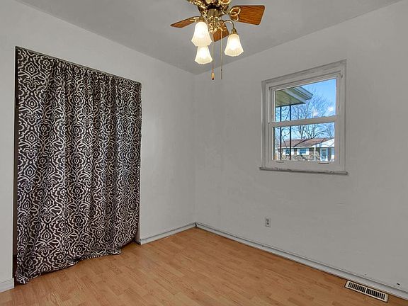 2nd image of 1 Tulip Ave