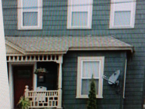 2nd image of 27 East St