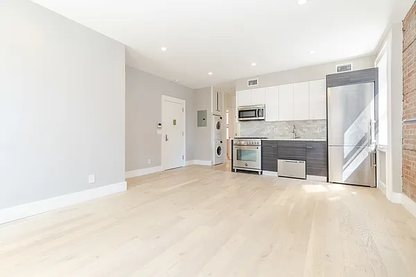 Rented by MNS | media 30