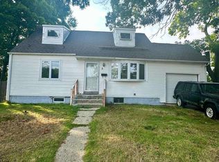 5 Beaulieu Ct, Bay Shore, NY 11706