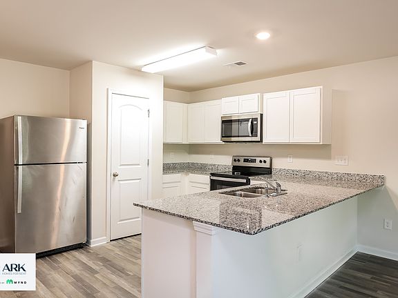 5th image of 161 Queens Cir