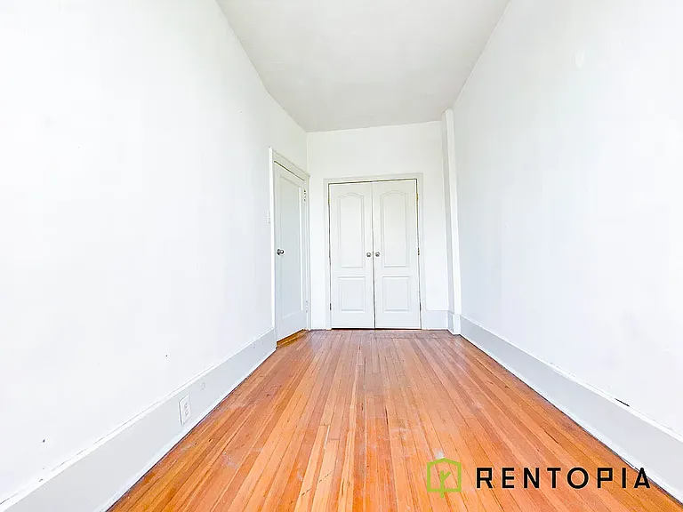 225 S 4th St #3 — Photo 8