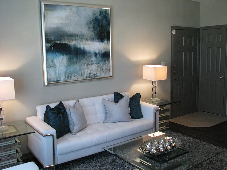 2400 S Loop 35 — Photo 9