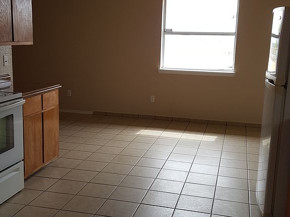 3rd image of 2006 Agate Dr