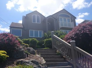 2809 NW Golden Dr, Seattle, WA 98117