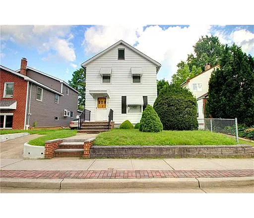 82 Van Liew Ave photo 1