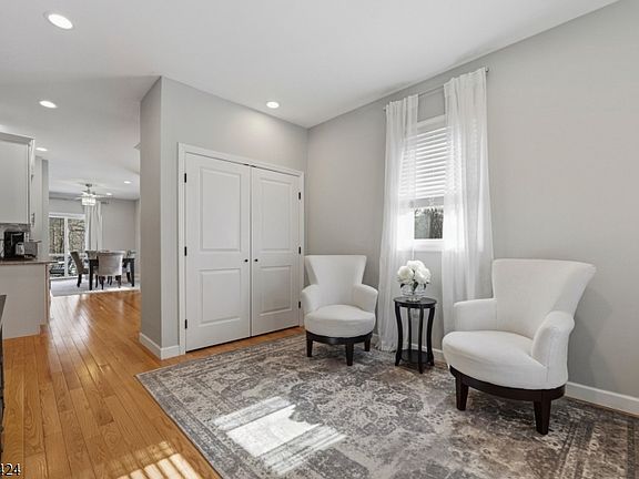 4th image of 68 Arch St