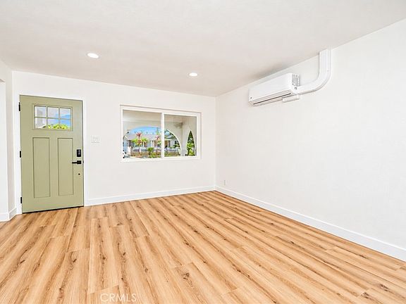4th image of 325 N Sunset St