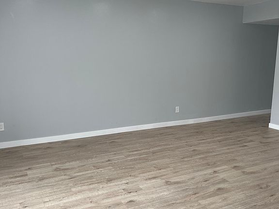2nd image of 850 Victor Ave