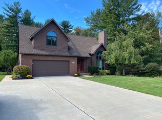 5220 Oakridge Dr, Hamburg, NY 14075