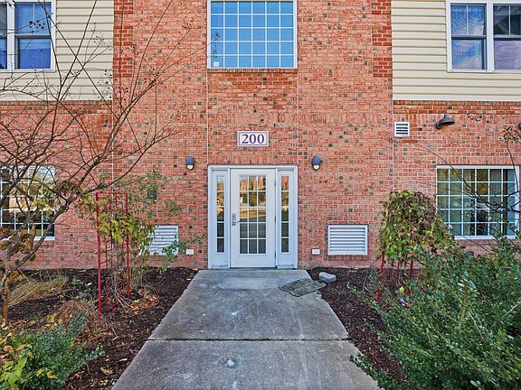 4th image of 200 Fountains Ln APT 303