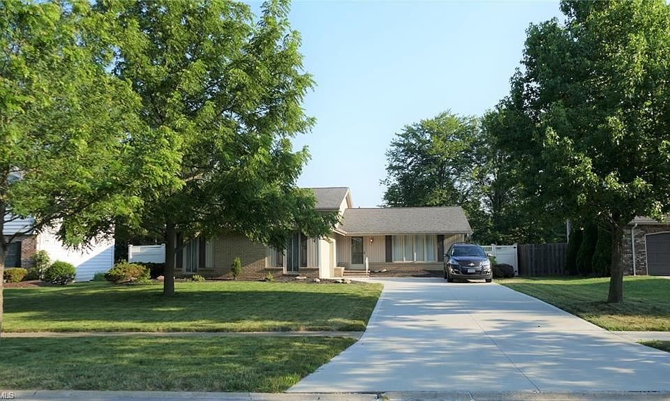 1st image of 16965 Deer Path Dr