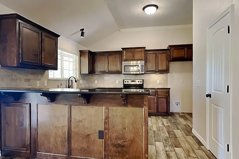 4 bed, 2.0 bath, 1750 sqft, $2,000 — Photo 3