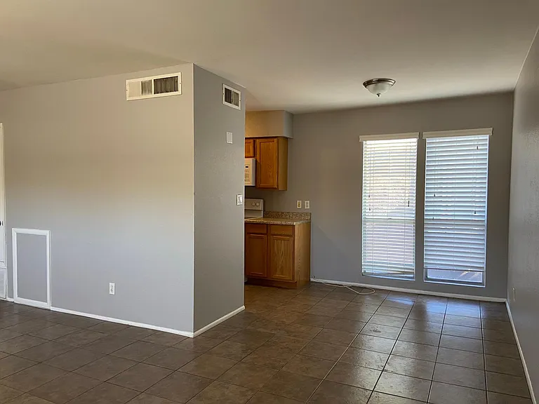 2693 E Oakleaf Dr — Photo 8