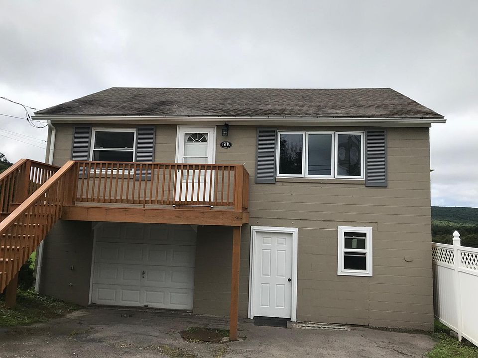 Nice 2 bedroom apartment with deck and garage under living space
